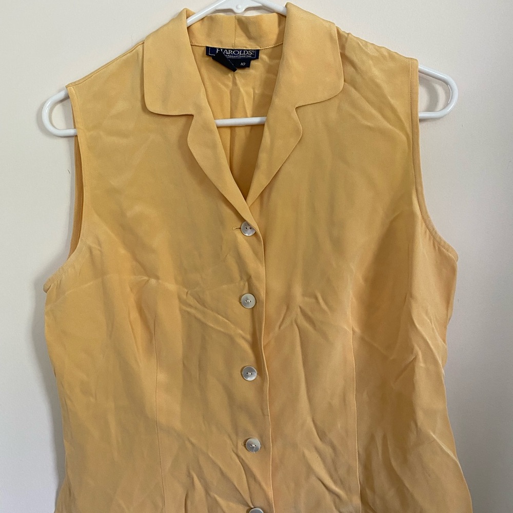 Harold’s Vest in golden yellow. Beautiful and soft with 100% silk!